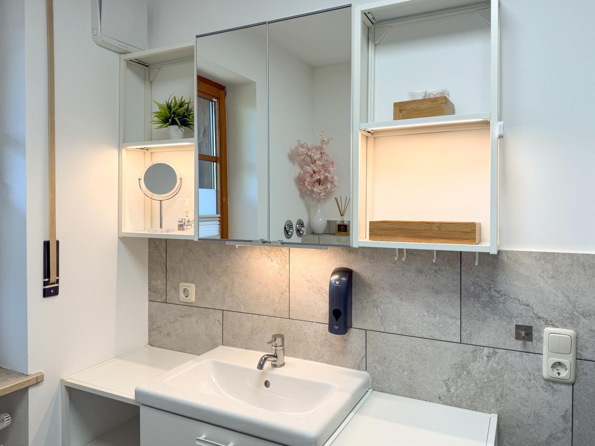 Apartment Wohlfuehlplatzl - Urgemuetlich & Ruhig Vogtareuth Exteriör bild